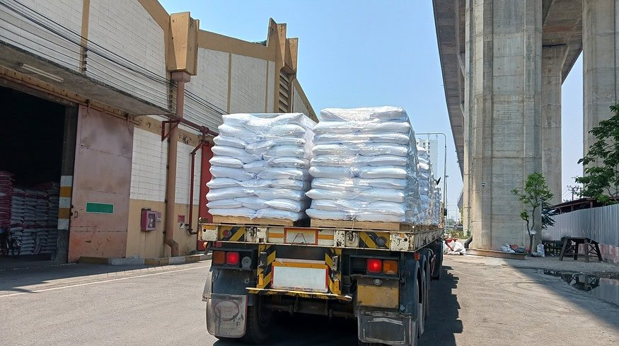 Pakistan wants to import 200,000 metric tonnes of urea
