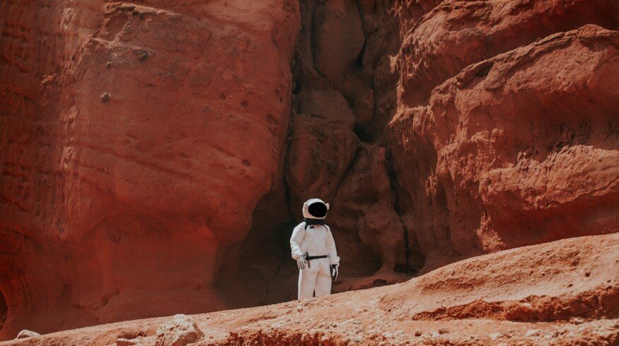 Photosynthesis mimicry paves the way for Mars colonization