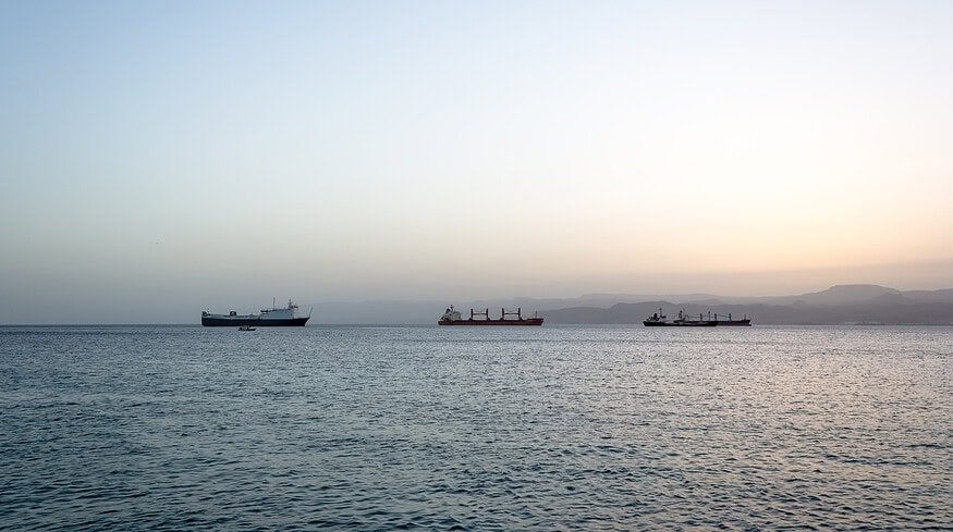 US warns ships to stay well away from Bab al-Mandeb Strait