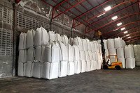 Urea eases to $443/t as Hormuz negotiations and China’s export surge quiet global supply fears