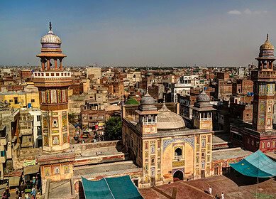 Pakistan’s government halts urea price hike to support farmers