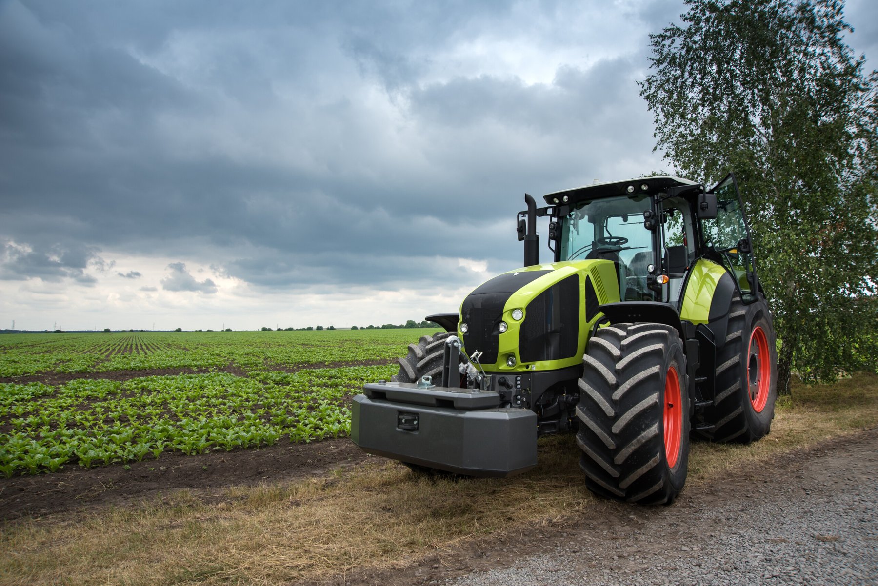 Farmers buy less machinery as farm income slows
