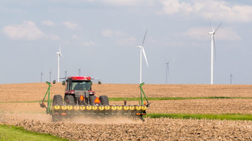 Farmers delay seed decisions as fertilizer costs and Iran conflict reshape 2026 planting plans