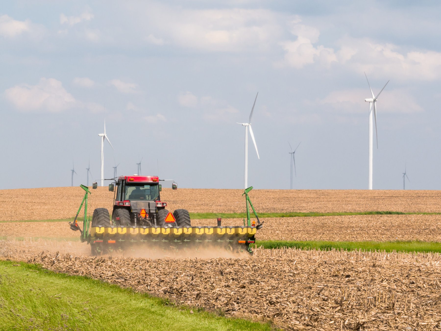 Farmers delay seed decisions as fertilizer costs and Iran conflict reshape 2026 planting plans
