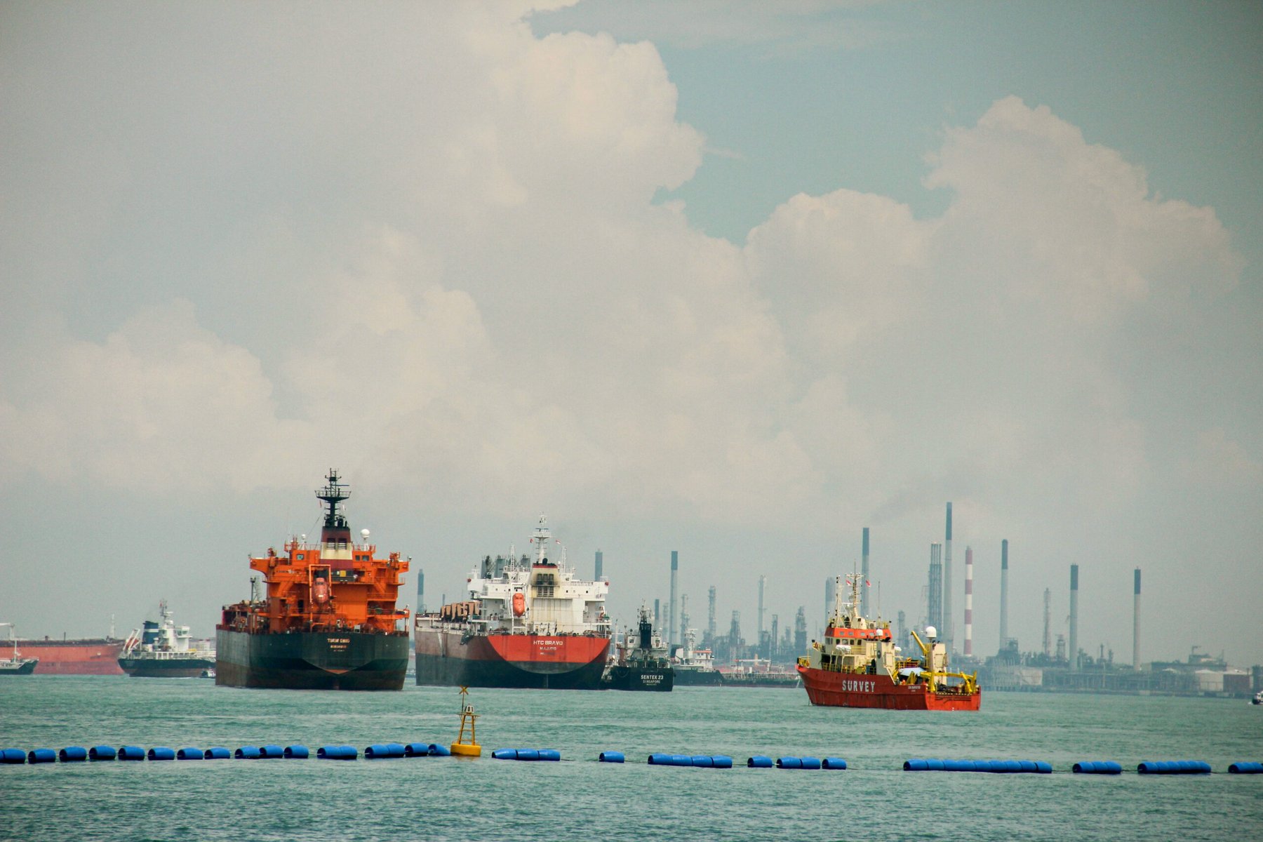 First phosphate cargo transits Strait of Hormuz since Iran war began; eight vessels remain stranded in Gulf