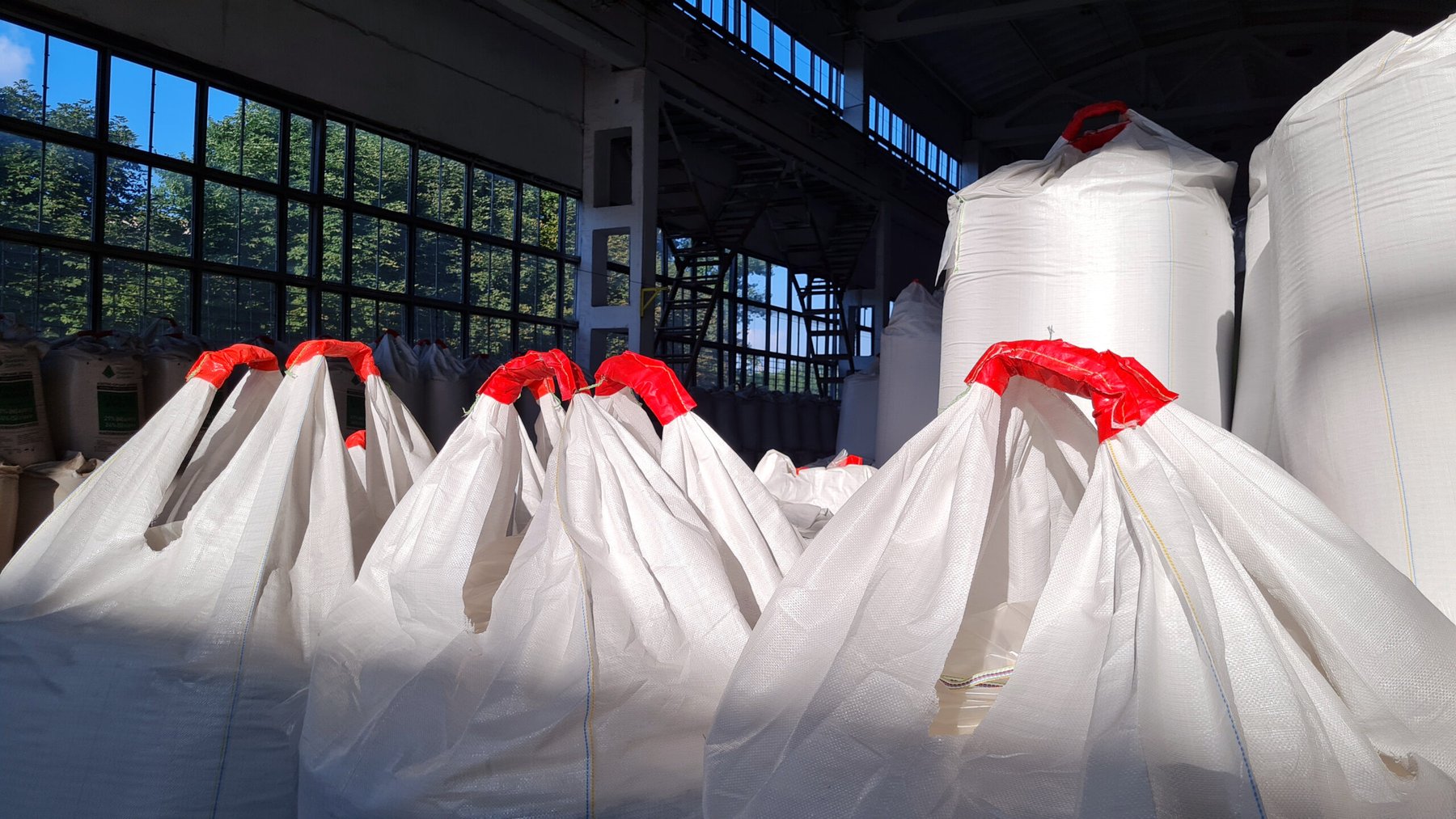 U.S. retail fertilizer prices stay stubbornly high as Hormuz wholesale correction stalls at the farm gate