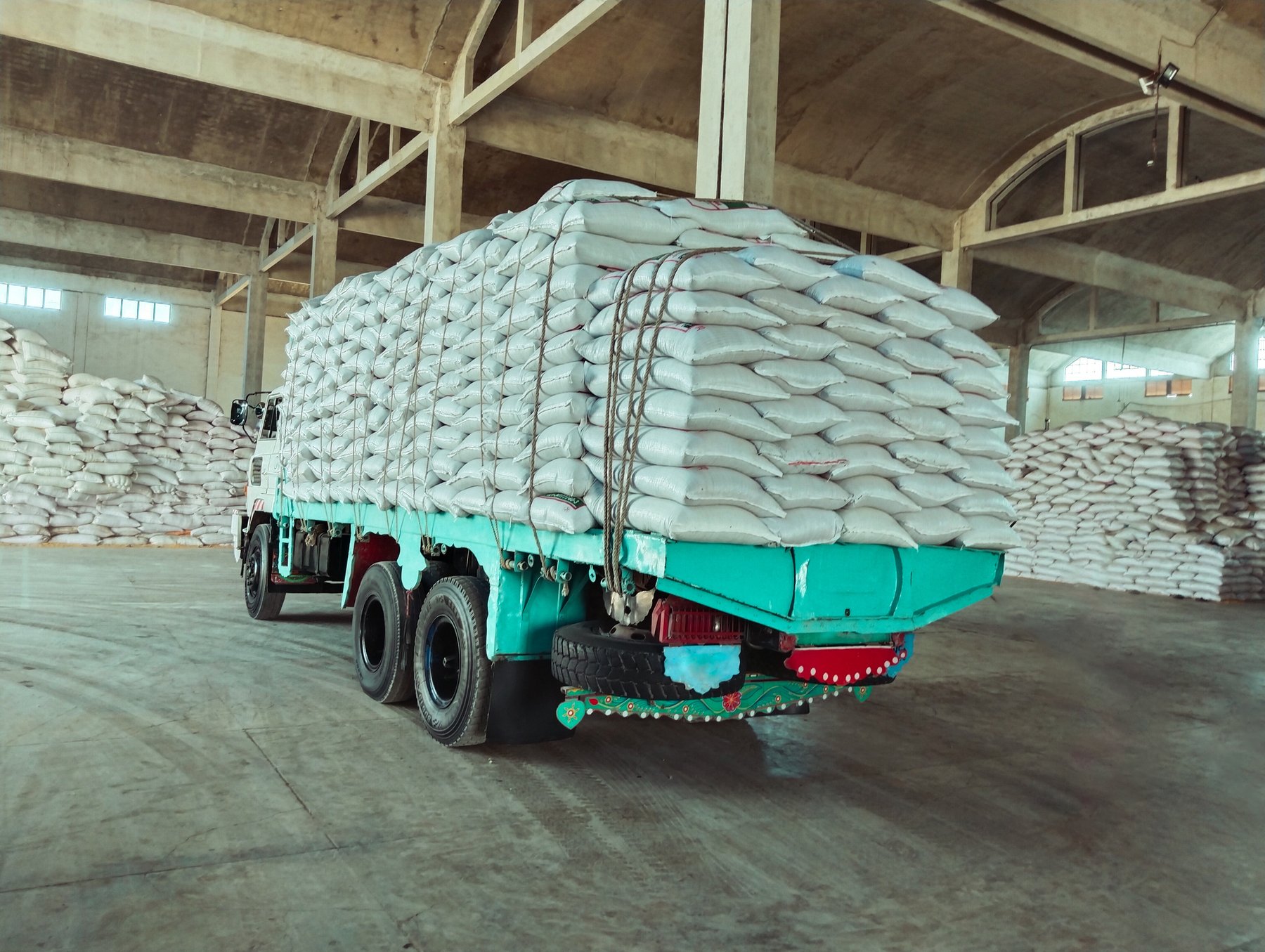 Pakistan fertilizer offtake surges 25.5% in September as DAP slumps 30%